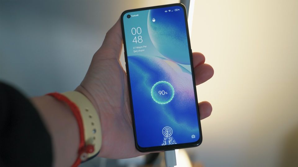 Смартфон неспроста заряжается медленно: есть три главных причины Смартфон неспроста заряжается медленно: есть три главных причины