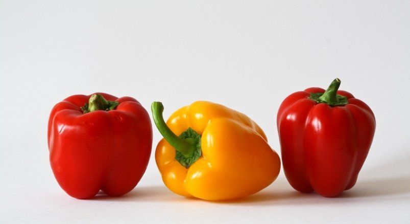 Для вкусных, сочных, крупных перцев с кулак – обязательно: мощные натуральные подкормки – результат через пару дней