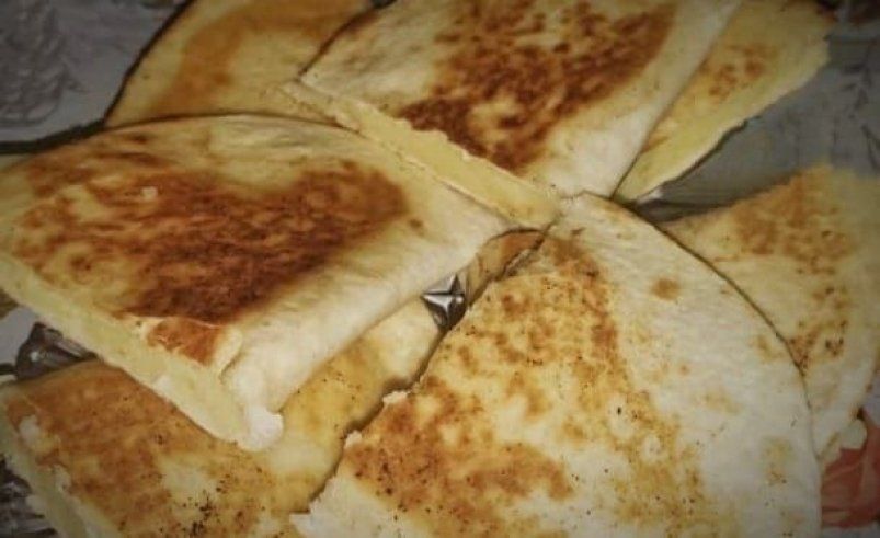 Быстрые пирожки из лаваша за 10 минут — сметут со стола со скоростью света: вкуснее только в раю