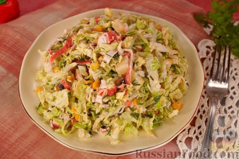 Необычный салат с крабовыми палочками, пекинской капустой и ананасами - без варки и жарки