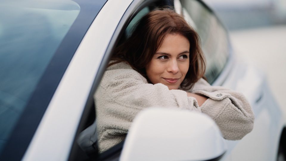 Опытные водители в поездку берут тряпку и воду: вовсе не для питья или мойки