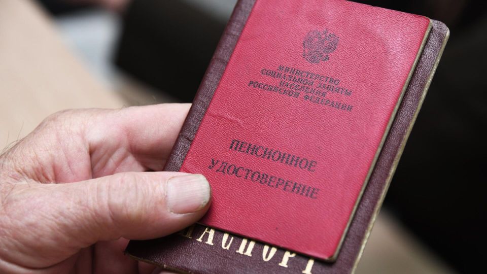 Пенсии сотрудников МВД: Новые возможности для ветеранов с 20-летним стажем