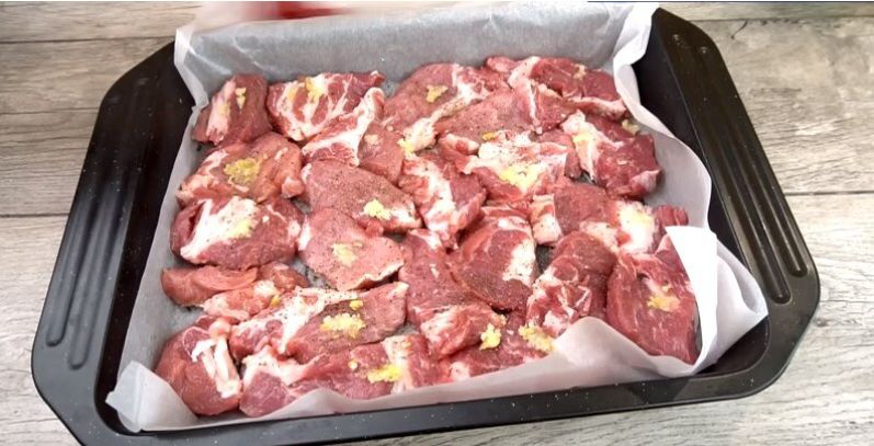 Как приготовить идеальное мясо в пергаменте: секреты, которые стоит знать