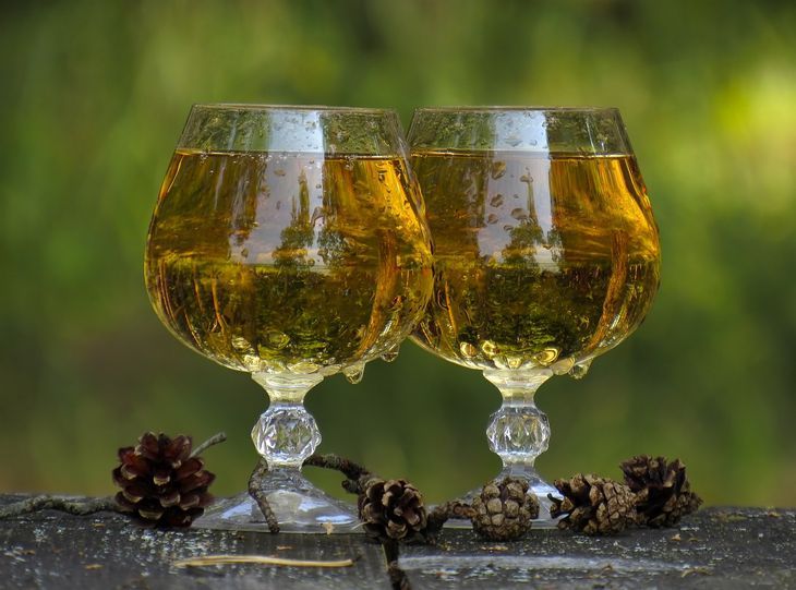 Почему нервным женщинам нужно пить шампанское: что говорят ученые