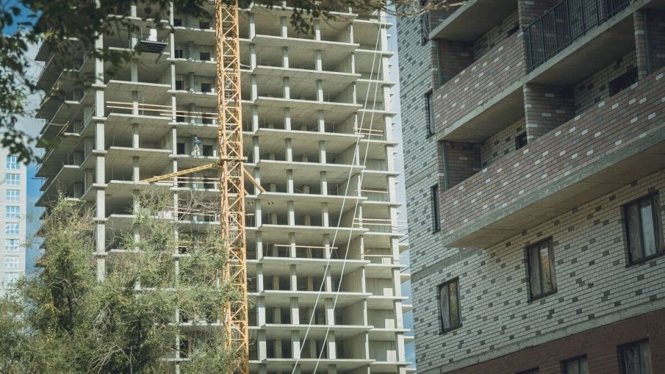 Возвращение контроля: что отмена моратория на штрафы застройщикам означает для дольщиков и рынка недвижимости