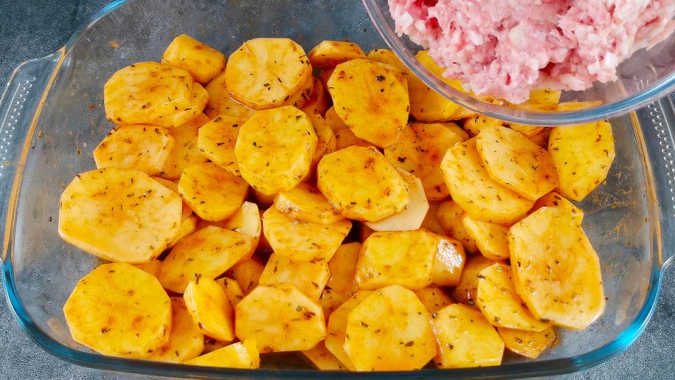 Гарнир на высшем уровне: картошка с фаршем, запеченный шедевр