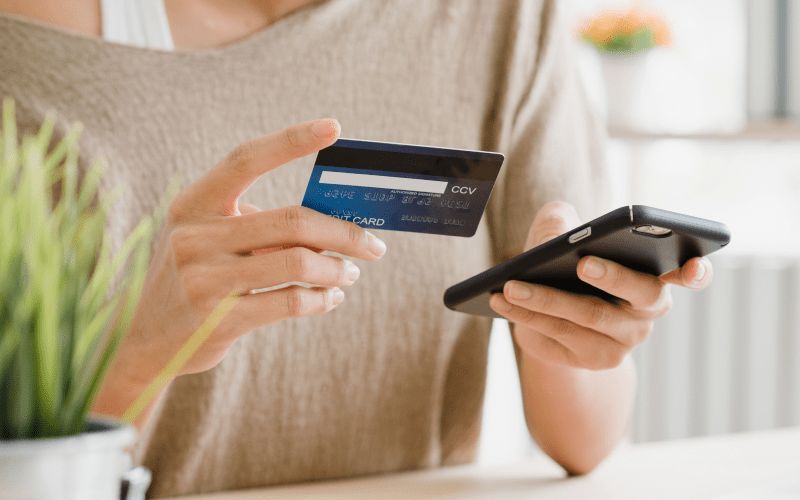 Как избежать блокировки банковской карты при переводах: советы и предостережения