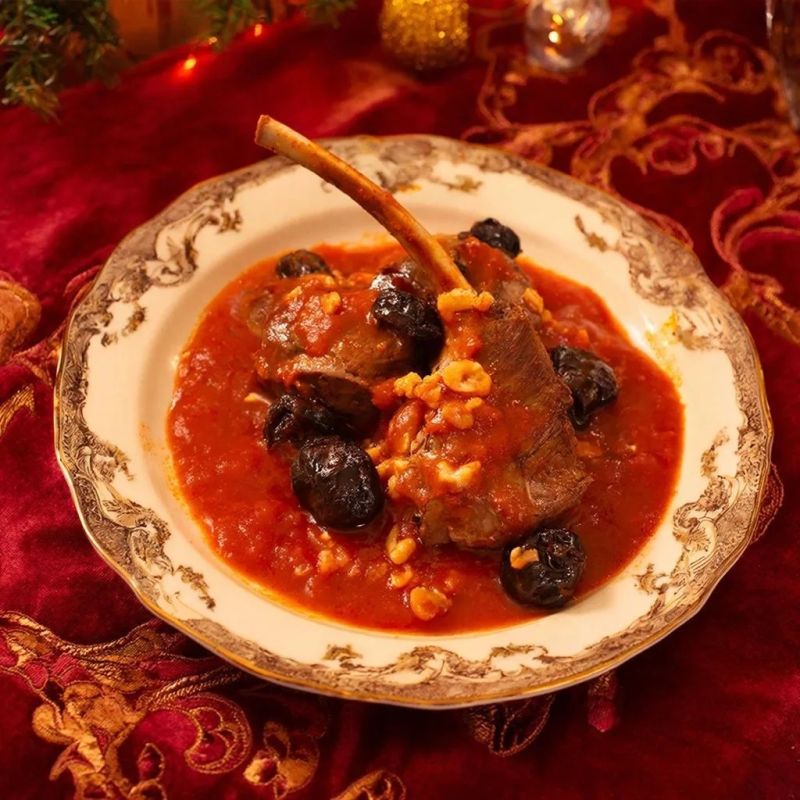 Восточное вдохновение: баранина с черносливом и орехами как кулинарное искусство