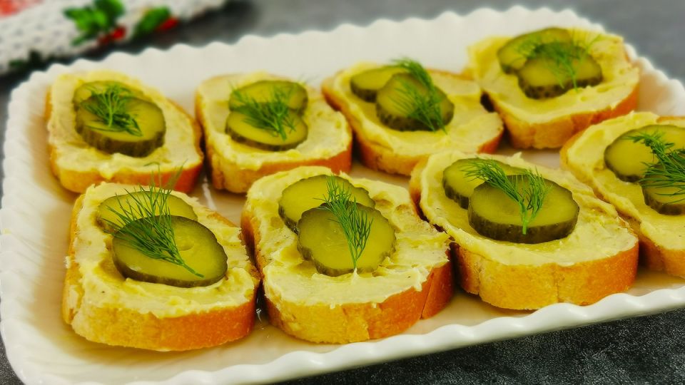 Непревзойденные бутерброды: идеальный перекус с простыми ингредиентами