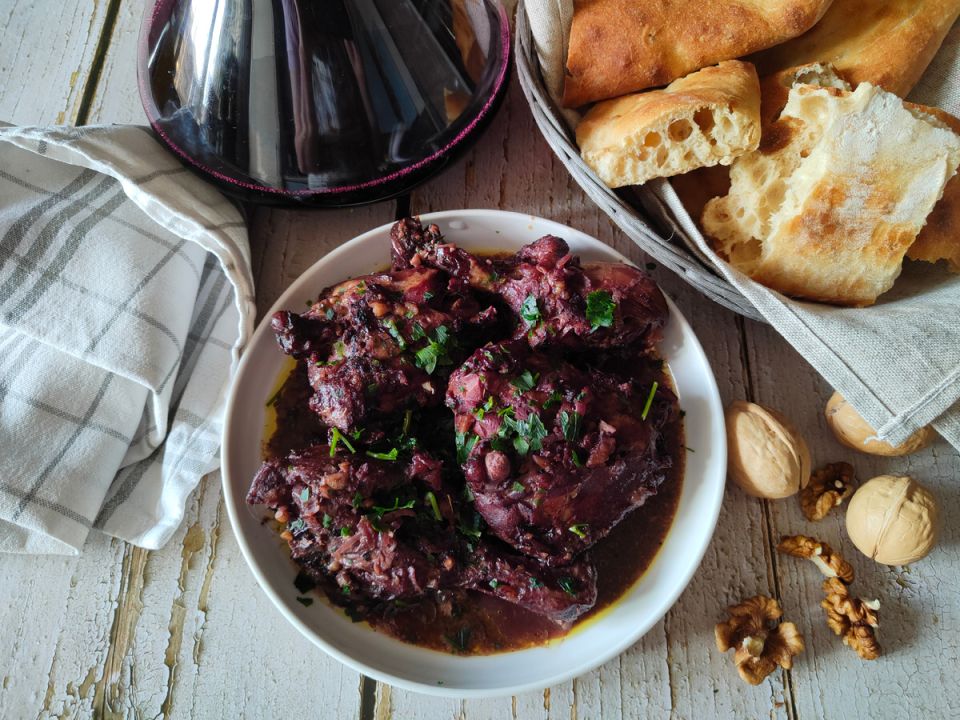 Кулинарные тайны Грузии: курица в красном вине