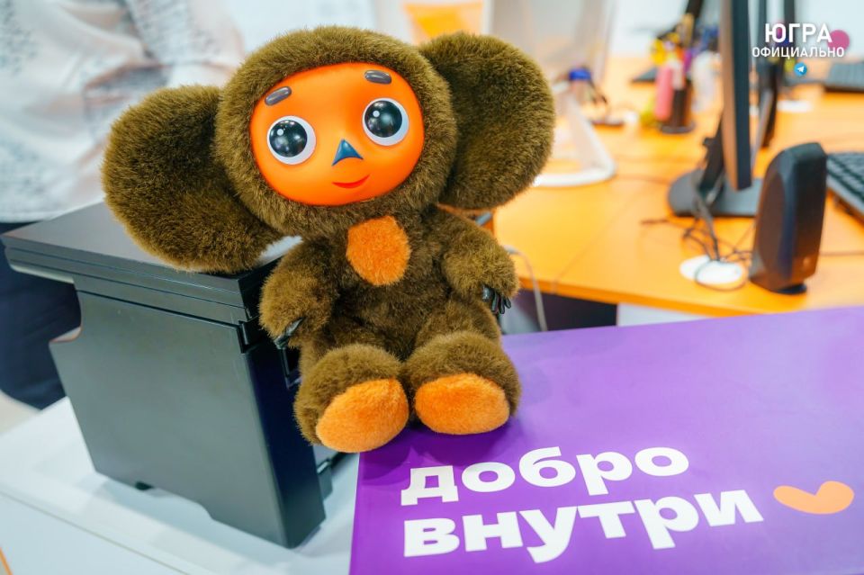л  : ,    
