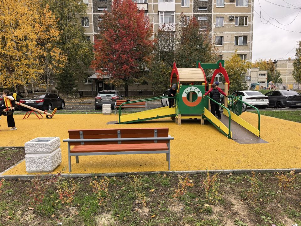 Сегодня состоялась общественная приемка спортивной площадки в 8А микрорайоне