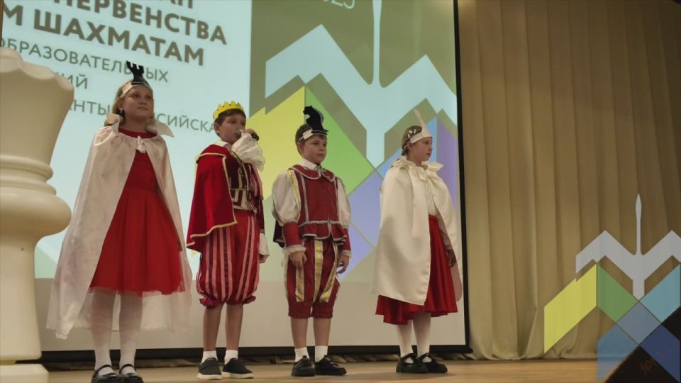 Максим Ряшин: Дорогие друзья!. Накануне в школах Ханты-Мансийска состоялось открытие командного Первенства по быстрым шахматам «Шахматная столица»