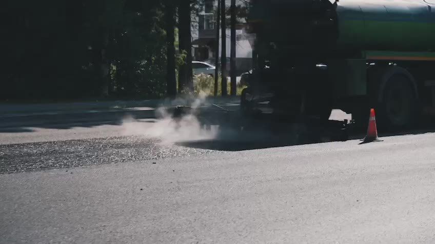 Губернатор Югры Руслан Кухарук поздравил дорожников региона с профессиональным праздником