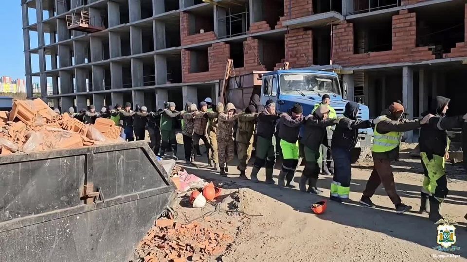 В Югре полицейские проверяют мигрантов