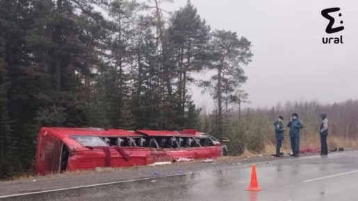 Автобус с 16 пассажирами перевернулся на федеральной трассе Тюмень — Ханты-Мансийск