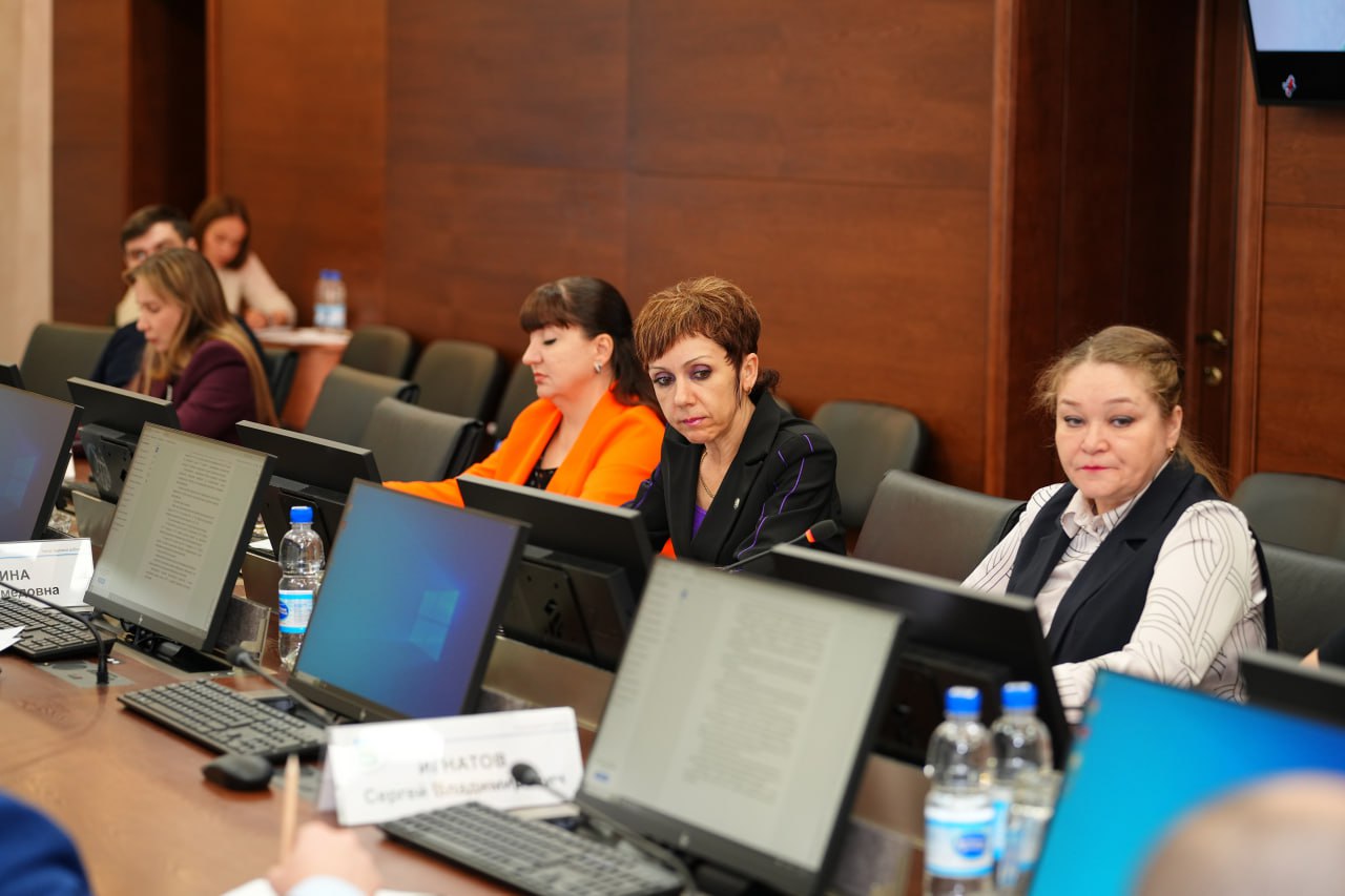 На заседании комитета по социальной политике депутаты Думы города Ханты-Мансийска рассмотрели вопросы организации профилактических мероприятий в образовательных учреждениях, реализацию пилотного проекта «робот-диагност» и... На заседании комитета по социальной политике депутаты Думы города Ханты-Мансийска рассмотрели вопросы организации профилактических мероприятий в образовательных учреждениях, реализацию пилотного проекта «робот-диагност» и...