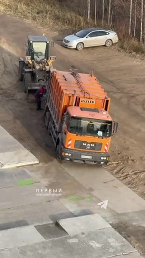 Теперь даже грузовая техника застревает там