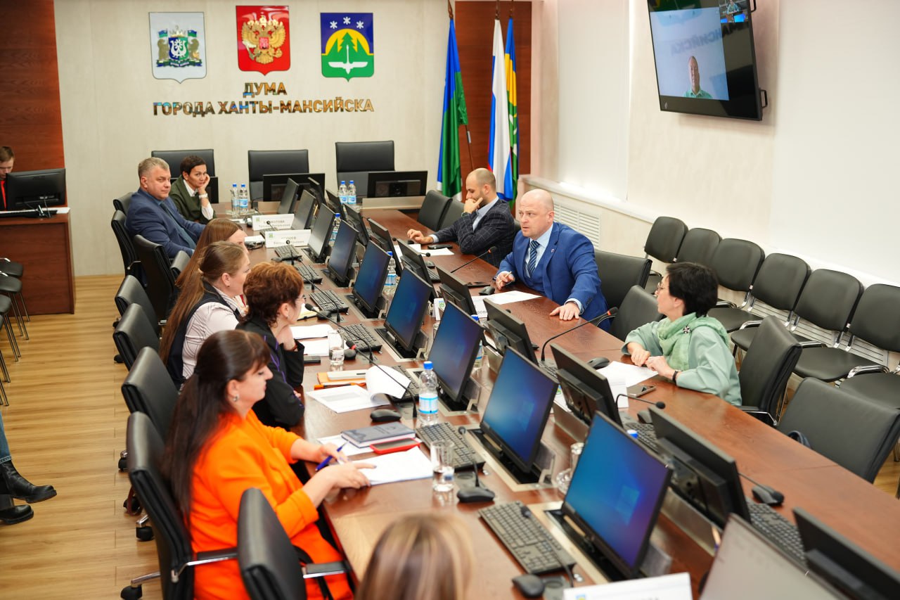 На заседании комитета по социальной политике депутаты Думы города Ханты-Мансийска рассмотрели вопросы организации профилактических мероприятий в образовательных учреждениях, реализацию пилотного проекта «робот-диагност» и... На заседании комитета по социальной политике депутаты Думы города Ханты-Мансийска рассмотрели вопросы организации профилактических мероприятий в образовательных учреждениях, реализацию пилотного проекта «робот-диагност» и...