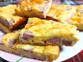Быстрый киш-пирог с сыром, сосисками и зеленью