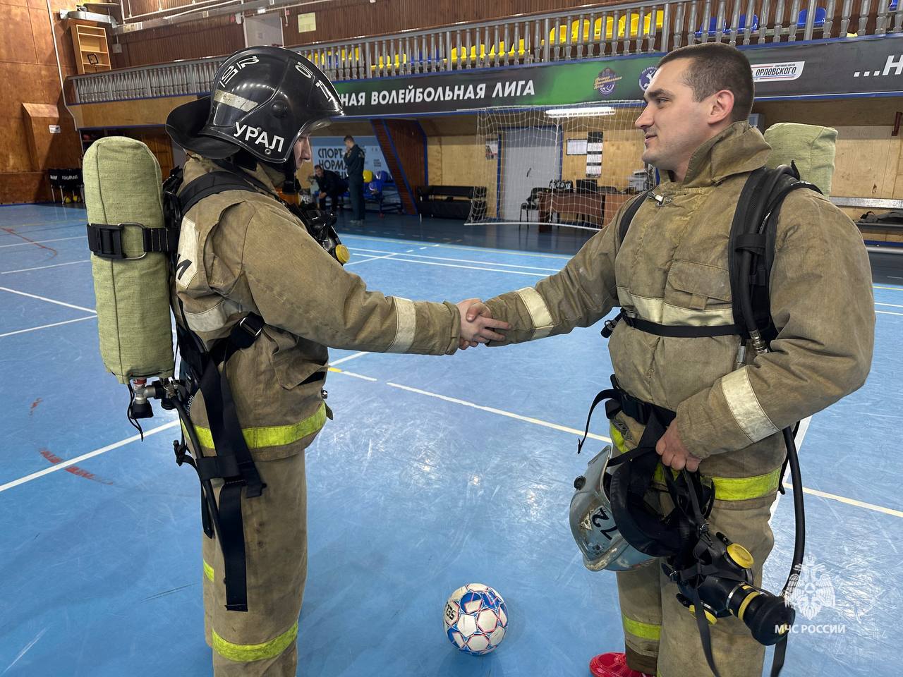 В Нягани состоялись соревнования по мини-футболу среди газодымозащитников В Нягани состоялись соревнования по мини-футболу среди газодымозащитников
