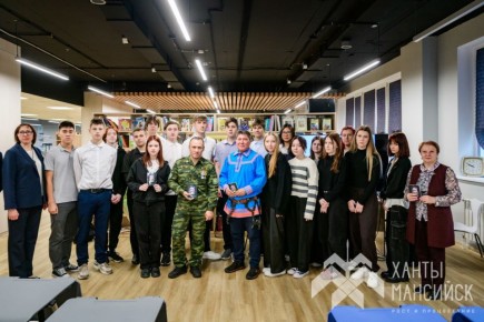 «Разбудит нас с тобою май…»: в Ханты-Мансийске презентовали поэтический сборник