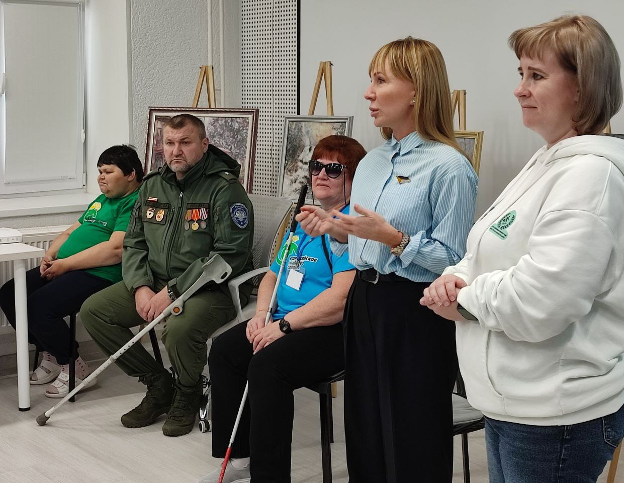 От сердца к сердцу. В ресурсном центре «ДоброДом» состоялось мероприятие, объединяющее людей с нарушениями зрения и волонтеров: опытных и начинающих, а также юных вартовчан