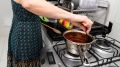 Вот как китаянки отмывают заросшую жиром плиту: справляются за две минуты