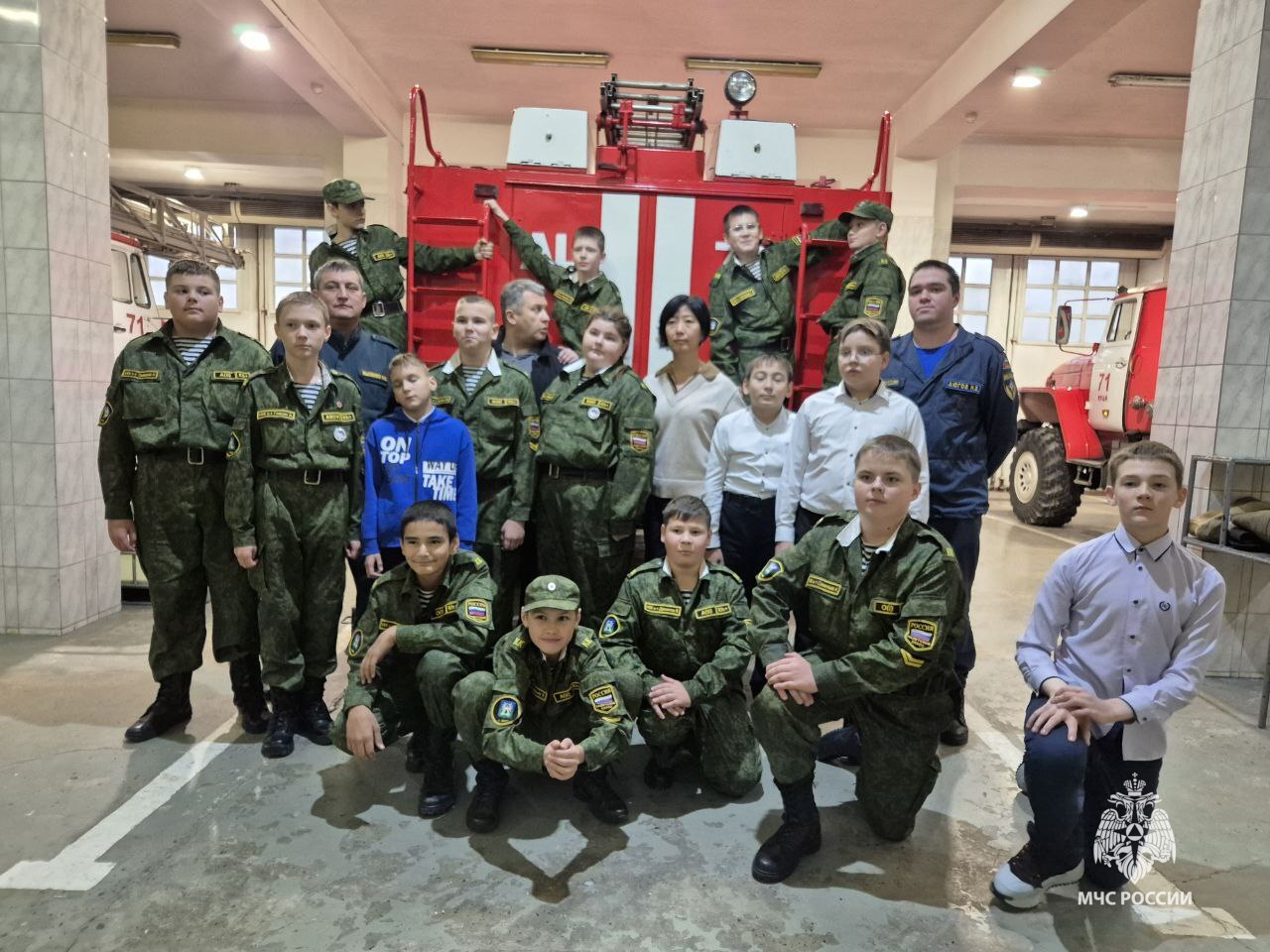 Профориентационная экскурсия для кадетов в пожарно-спасательном подразделении Профориентационная экскурсия для кадетов в пожарно-спасательном подразделении