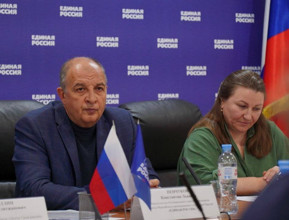 Как Председатель регионального Совета сторонников партии провел вместе с коллегами заседание дискуссионного клуба по проблематике, связанной с развитием некоммерческого сектора России Как Председатель регионального Совета сторонников партии провел вместе с коллегами заседание дискуссионного клуба по проблематике, связанной с развитием некоммерческого сектора России