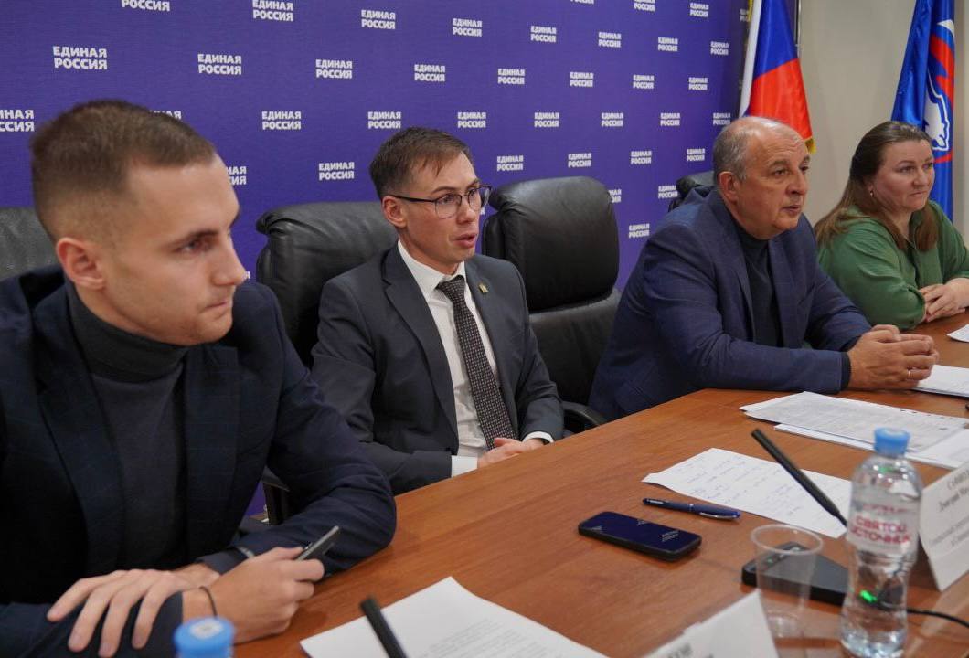 Как Председатель регионального Совета сторонников партии провел вместе с коллегами заседание дискуссионного клуба по проблематике, связанной с развитием некоммерческого сектора России Как Председатель регионального Совета сторонников партии провел вместе с коллегами заседание дискуссионного клуба по проблематике, связанной с развитием некоммерческого сектора России