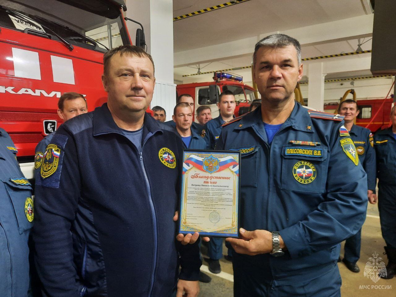 #СпасибоМЧС. Благодарность от воинской части вручена сотруднику МЧС России #СпасибоМЧС. Благодарность от воинской части вручена сотруднику МЧС России