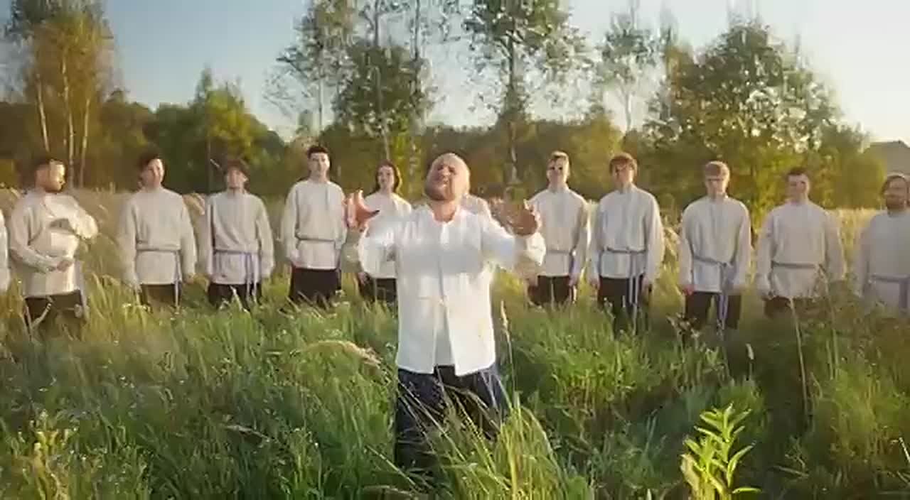 Актёр Владимир Селиванов, известный по роли Вована в сериале «Реальные пацаны», представил новую песню «Россия» и одноимённый клип