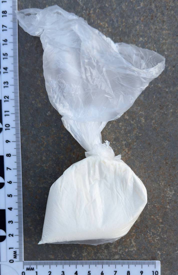 В Нягани полицейские изъяли крупную партию наркотиков В Нягани полицейские изъяли крупную партию наркотиков