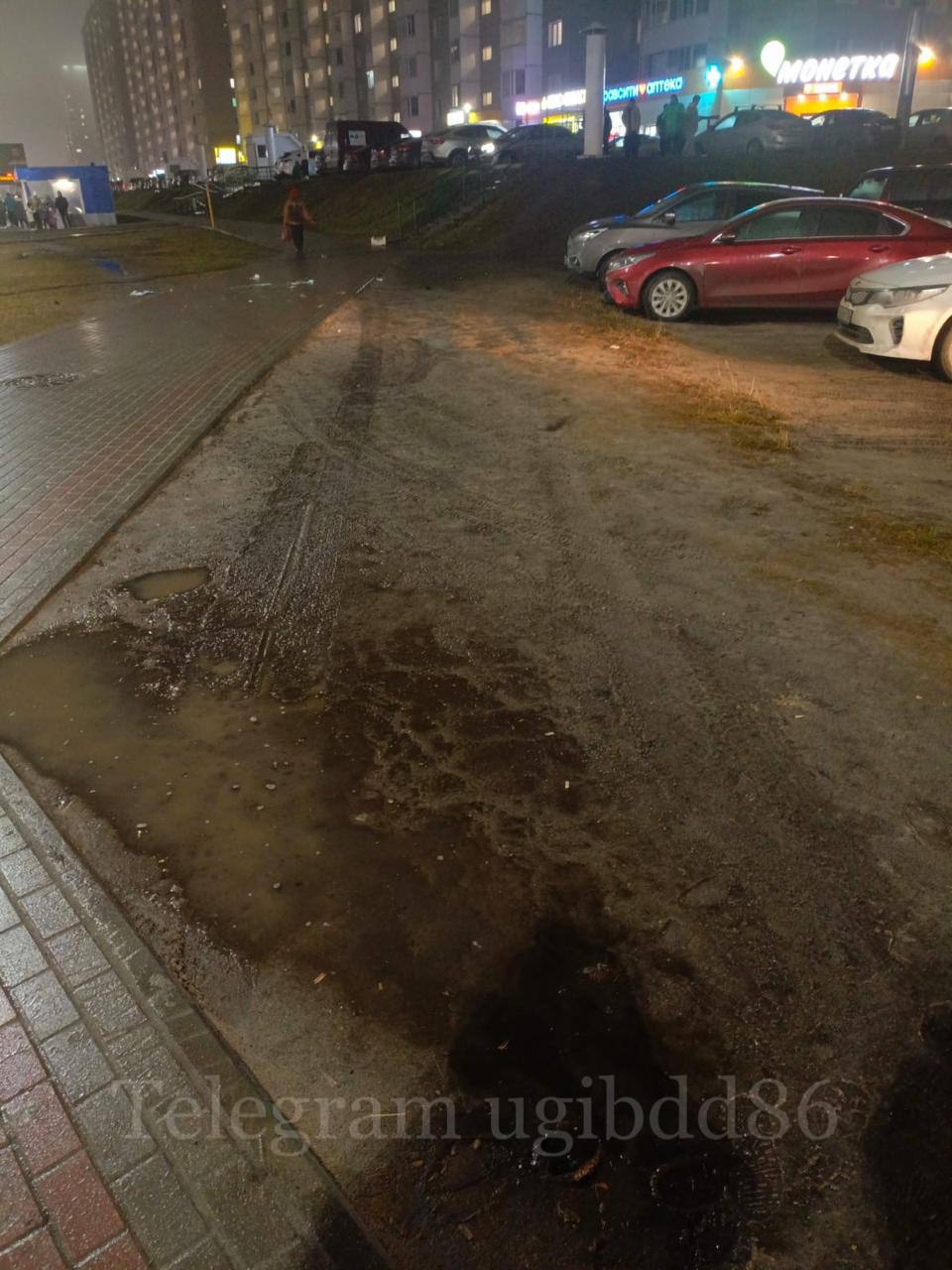 В ДТП погиб пешеход. 29 октября около 15:45 в городе Сургут, 35-летний водитель “Mercedes” допустил выезд на тротуар, где произошёл наезд на двух пешеходов: 65-летнюю женщину и 53-летнего мужчину В ДТП погиб пешеход. 29 октября около 15:45 в городе Сургут, 35-летний водитель “Mercedes” допустил выезд на тротуар, где произошёл наезд на двух пешеходов: 65-летнюю женщину и 53-летнего мужчину