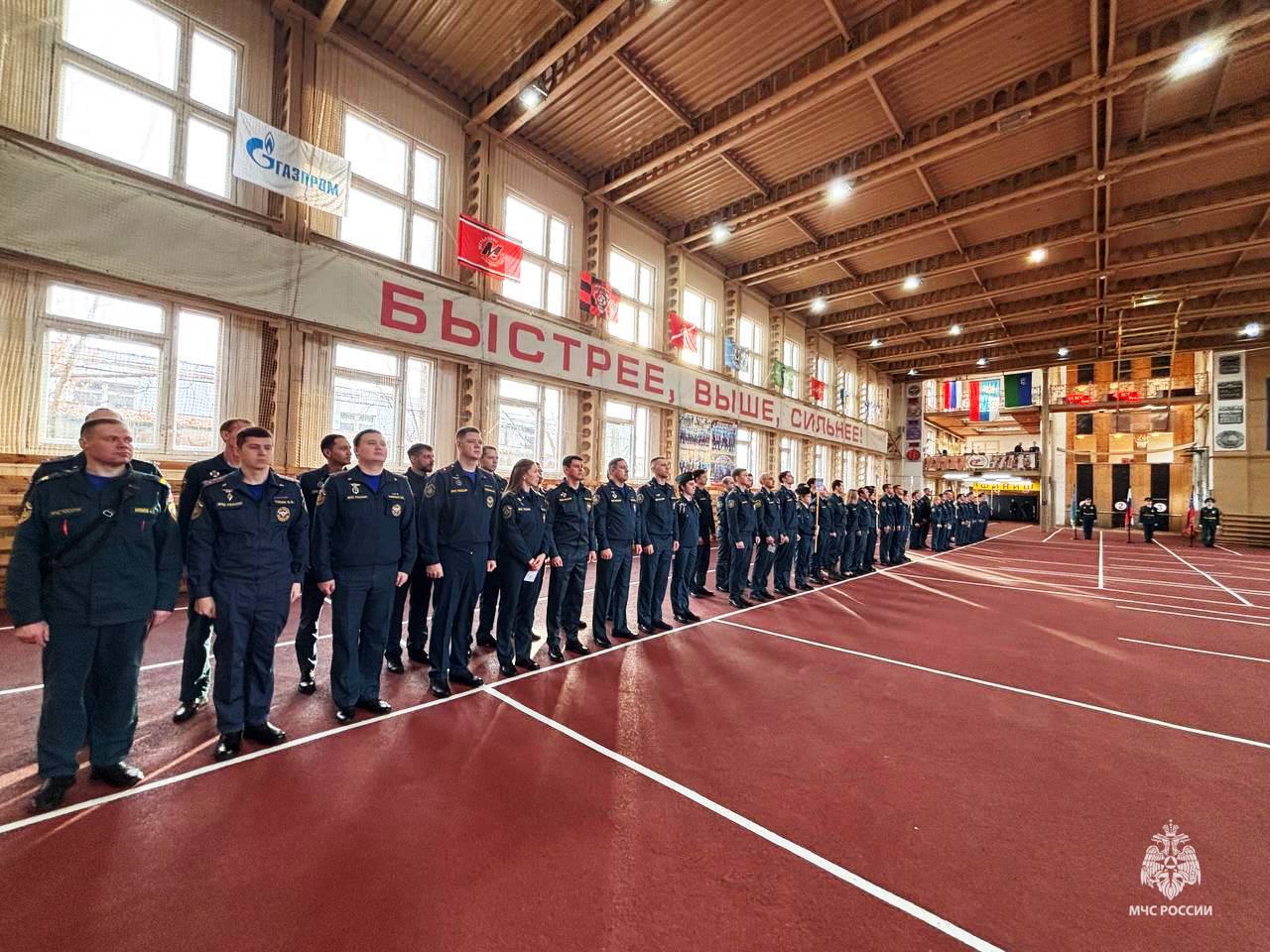 Сила и ловкость: в Сургуте определили лучших пожарных-спортсменов Сила и ловкость: в Сургуте определили лучших пожарных-спортсменов