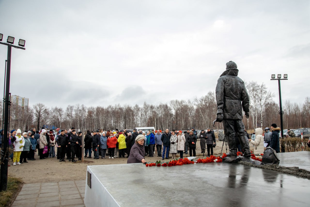 Сургутяне почтили память жертв политических репрессий Сургутяне почтили память жертв политических репрессий