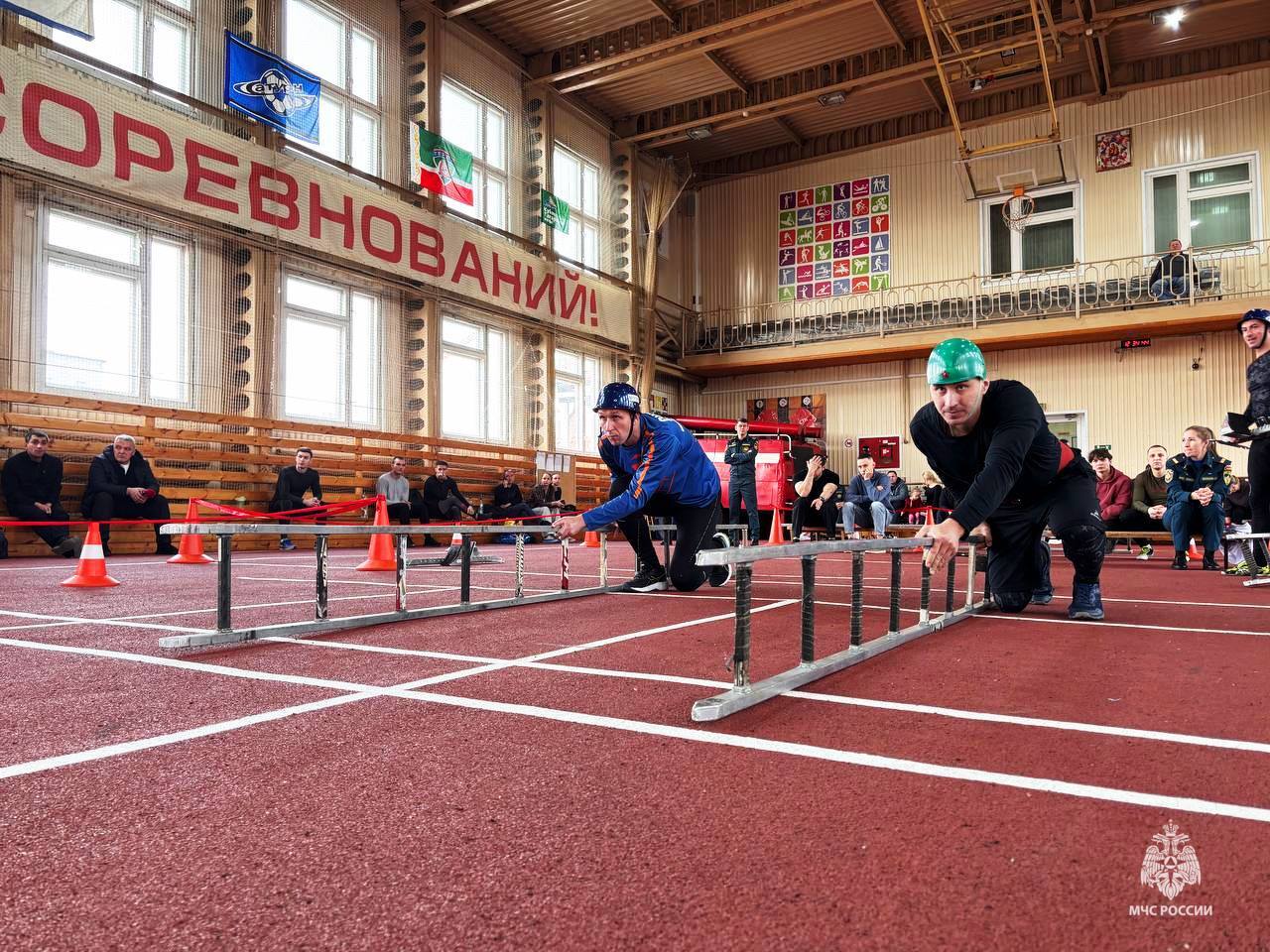 Сила и ловкость: в Сургуте определили лучших пожарных-спортсменов Сила и ловкость: в Сургуте определили лучших пожарных-спортсменов
