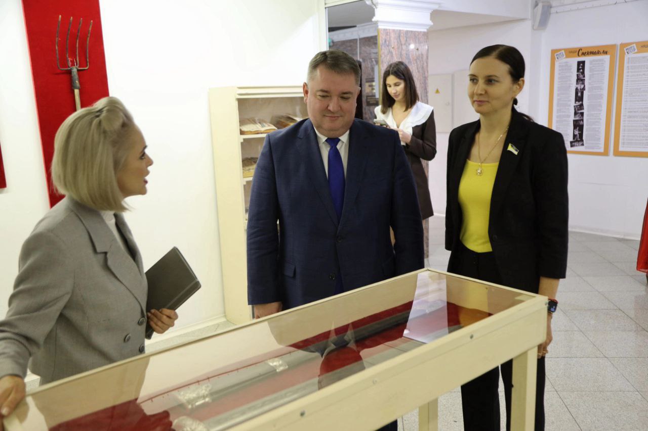 Дмитрий Кощенко: В Нижневартовске открылся VIII Международный театральный фестиваль спектаклей малых форм «Северные встречи» Дмитрий Кощенко: В Нижневартовске открылся VIII Международный театральный фестиваль спектаклей малых форм «Северные встречи»