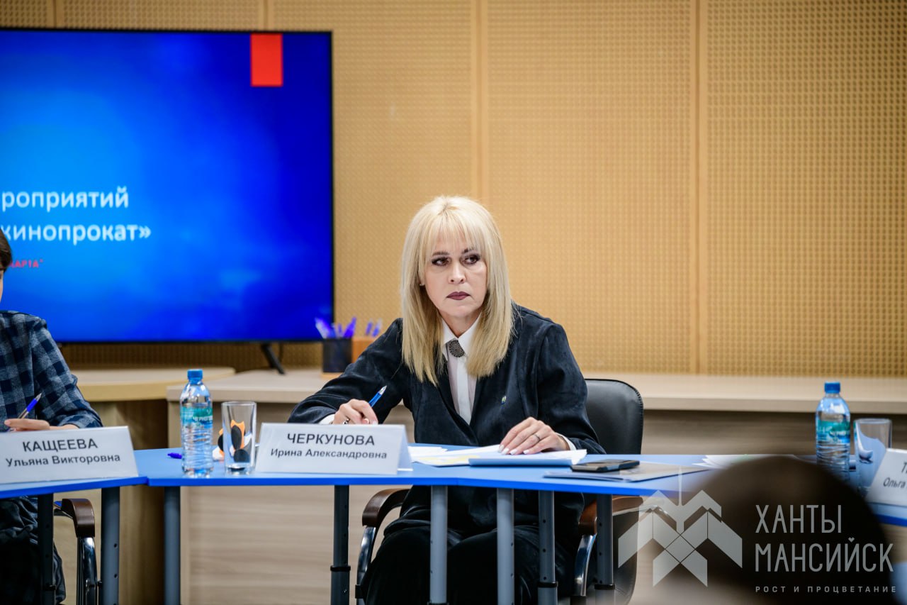 В школе № 2 прошло совещание по реализации федеральной программы «Пушкинская карта» на территории Ханты-Мансийска под председательством заместителя Главы города Ирины Черкуновой