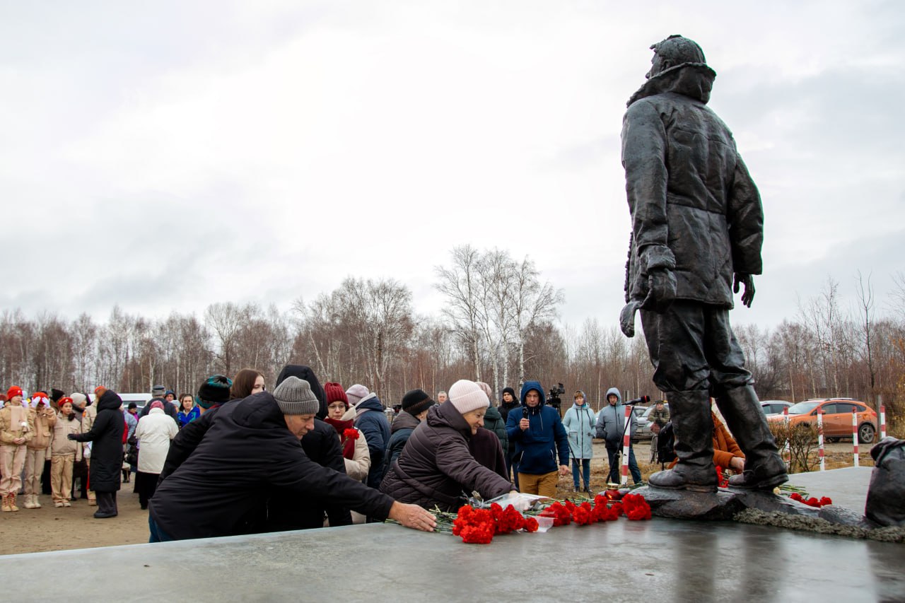 Сургутяне почтили память жертв политических репрессий Сургутяне почтили память жертв политических репрессий