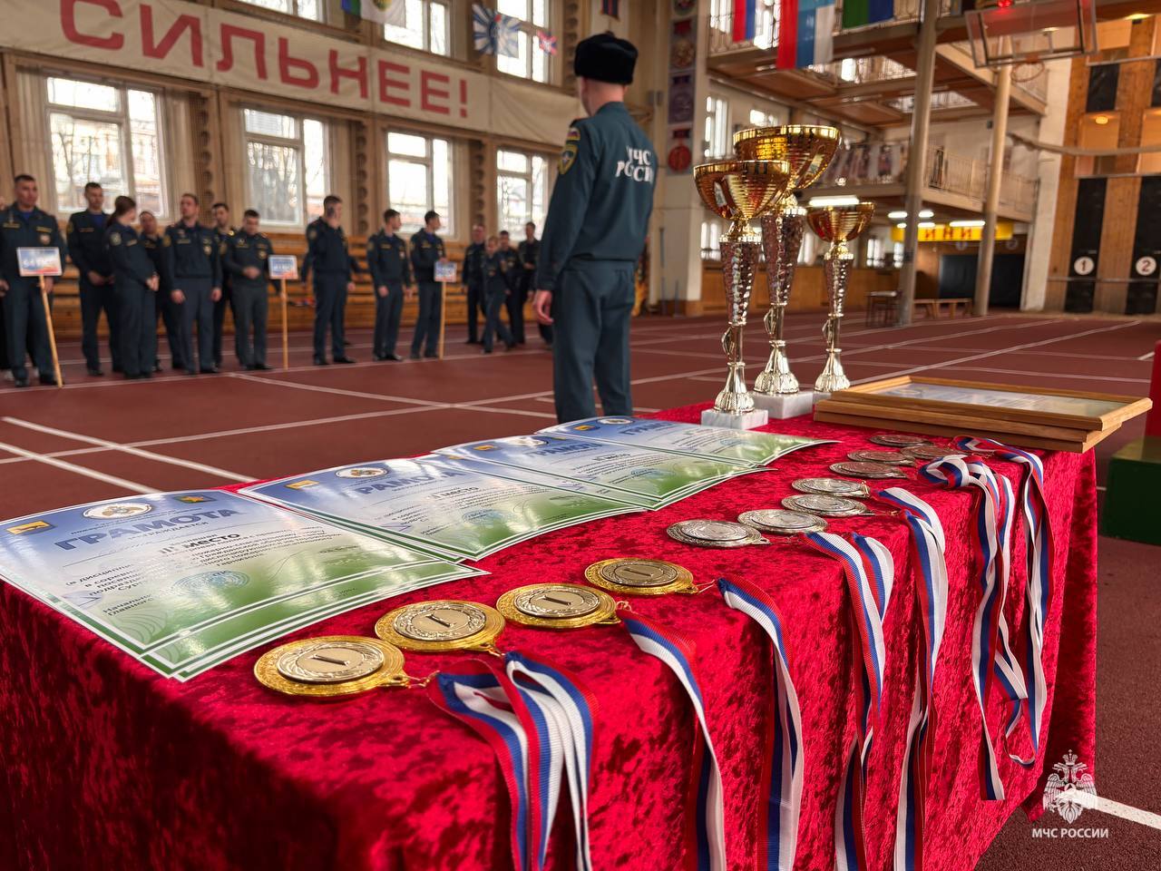 Сила и ловкость: в Сургуте определили лучших пожарных-спортсменов Сила и ловкость: в Сургуте определили лучших пожарных-спортсменов