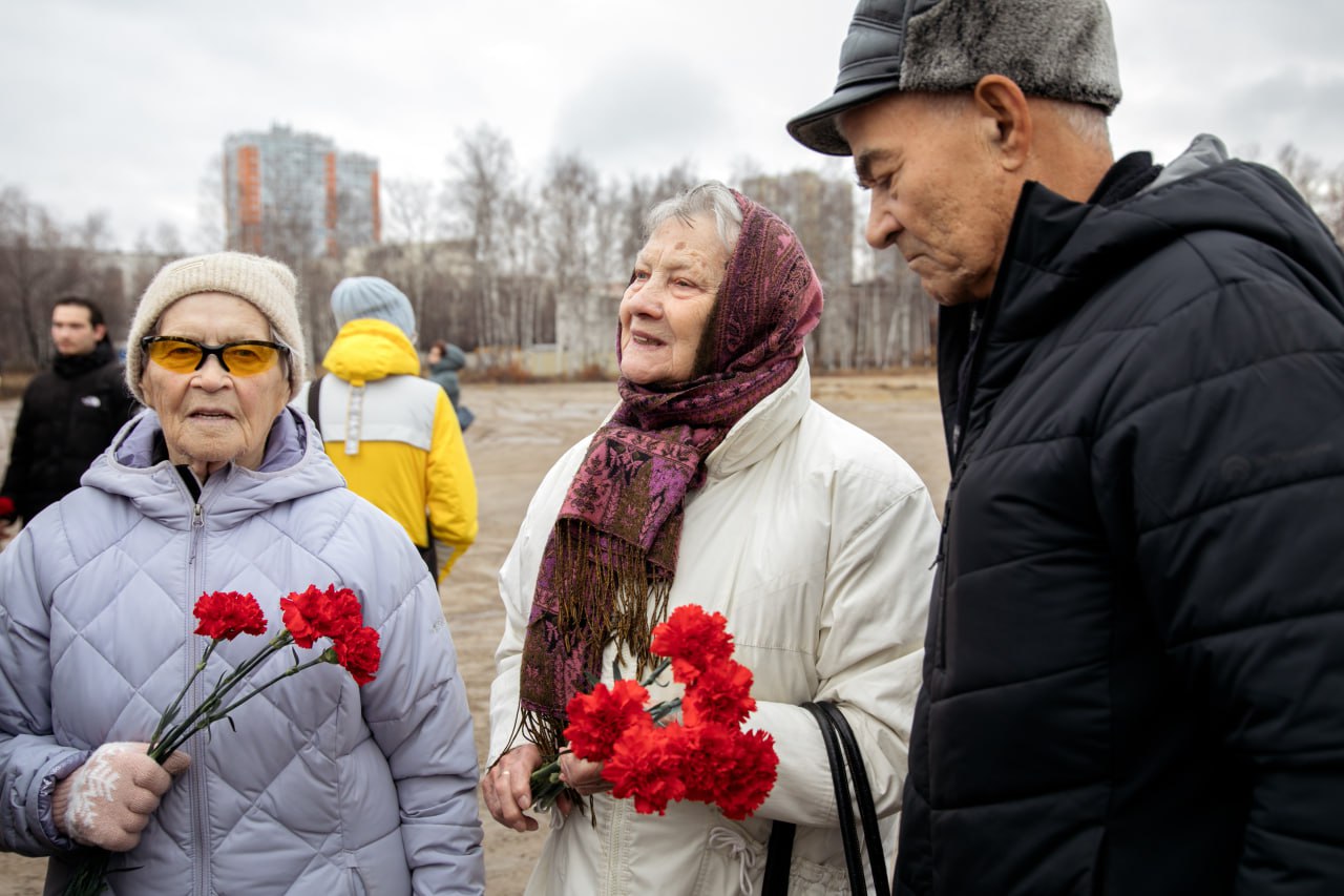 Сургутяне почтили память жертв политических репрессий Сургутяне почтили память жертв политических репрессий