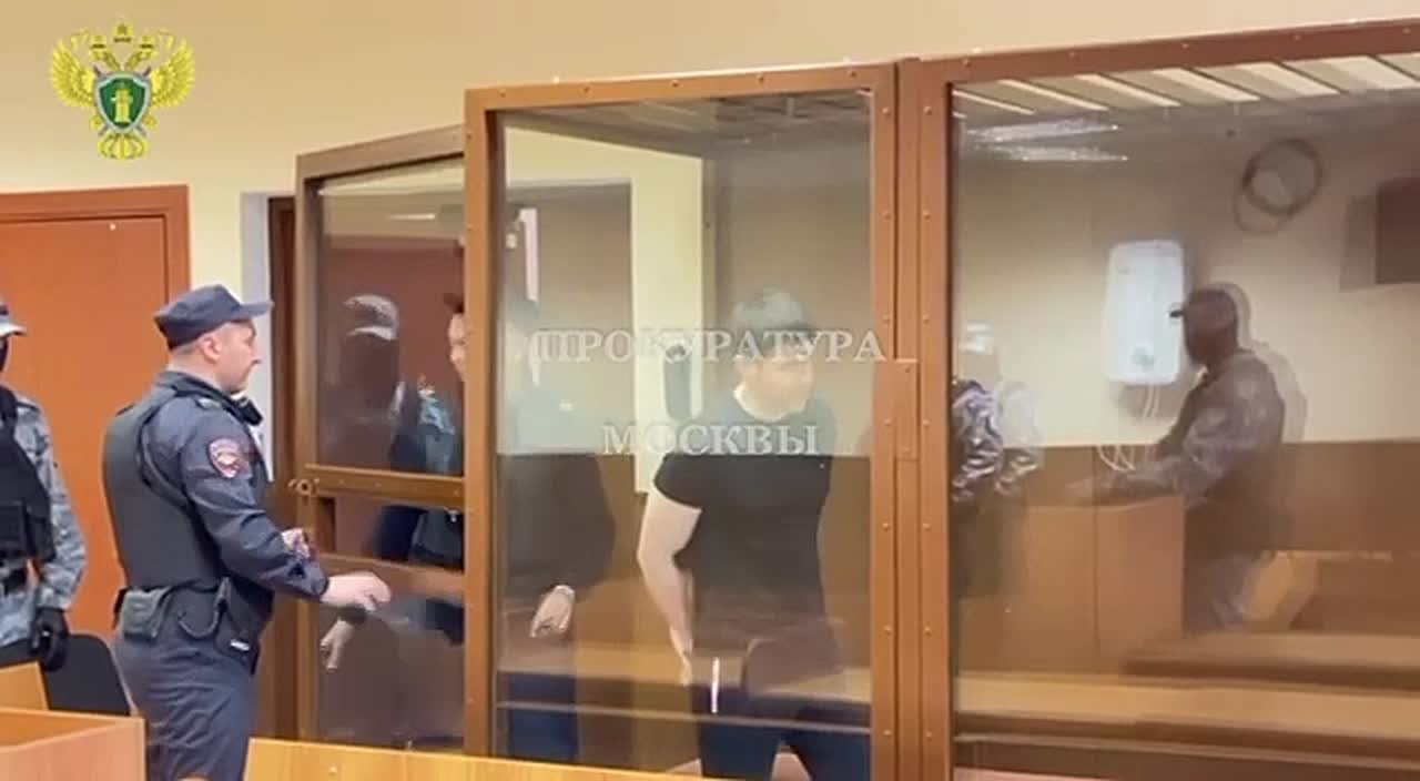 Суд приговорил блогера Аяза Шабутдинова к 7 годам колонии за мошенничество