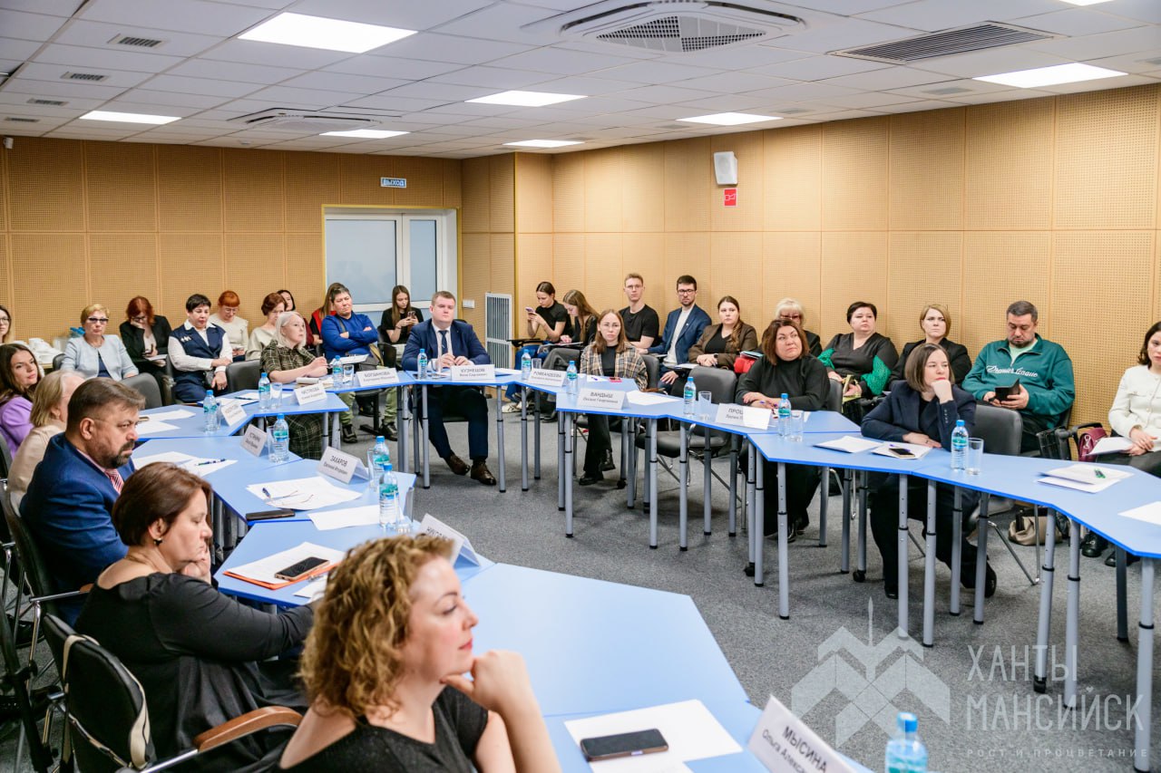 В школе № 2 прошло совещание по реализации федеральной программы «Пушкинская карта» на территории Ханты-Мансийска под председательством заместителя Главы города Ирины Черкуновой В школе № 2 прошло совещание по реализации федеральной программы «Пушкинская карта» на территории Ханты-Мансийска под председательством заместителя Главы города Ирины Черкуновой