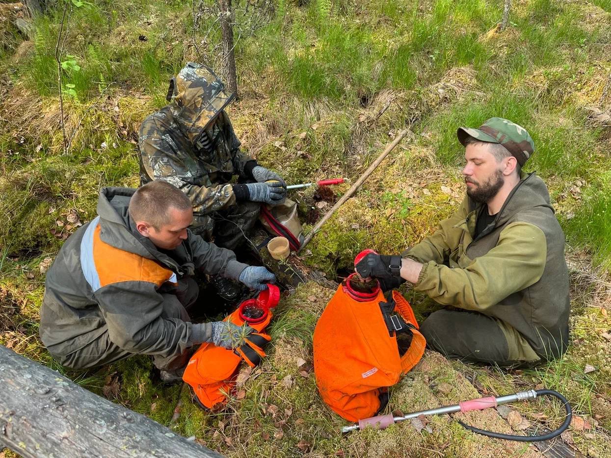 В мире, где у многих работа связана с офисами и цифрами, есть люди, чей рабочий день начинается с хруста снега под ногами и заканчивается под пение птиц В мире, где у многих работа связана с офисами и цифрами, есть люди, чей рабочий день начинается с хруста снега под ногами и заканчивается под пение птиц