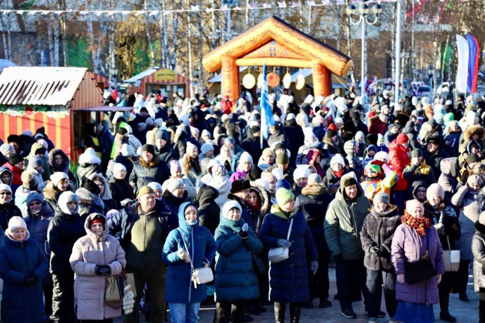 Дмитрий Кощенко: Вкусно, весело и по-домашнему! На площади Нефтяников развернулся фестиваль русской кухни, приуроченный к Дню народного единства. Дмитрий Кощенко: Вкусно, весело и по-домашнему! На площади Нефтяников развернулся фестиваль русской кухни, приуроченный к Дню народного единства.