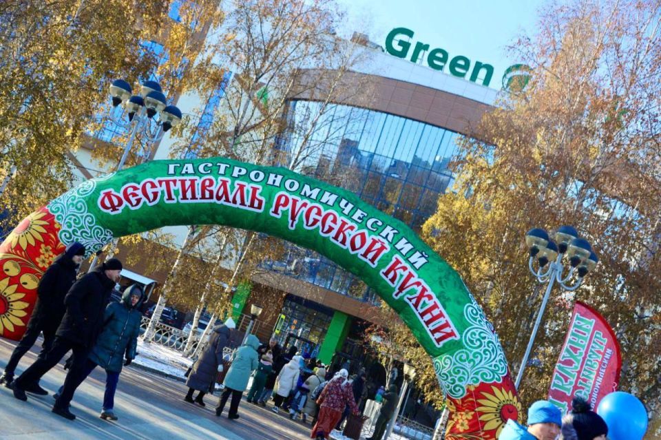 Дмитрий Кощенко: Вкусно, весело и по-домашнему! На площади Нефтяников развернулся фестиваль русской кухни, приуроченный к Дню народного единства. Дмитрий Кощенко: Вкусно, весело и по-домашнему! На площади Нефтяников развернулся фестиваль русской кухни, приуроченный к Дню народного единства.