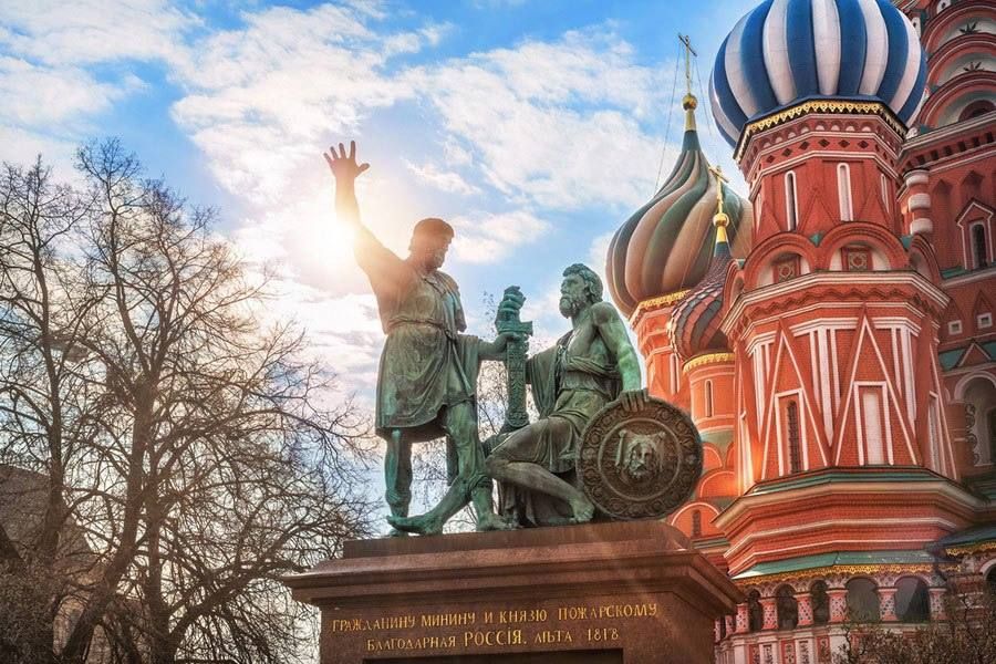 «Уважаемые нижневартовцы! Дорогие земляки! От всего сердца поздравляю с одним из самых важных государственных праздников – Днем народного единства!