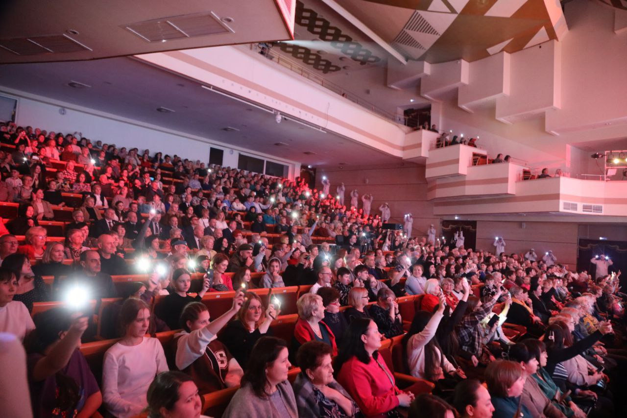 «Непобедимые!» — именно так называется концерт, который сегодня объединил нас всех «Непобедимые!» — именно так называется концерт, который сегодня объединил нас всех